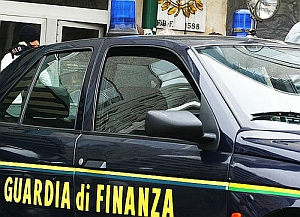 La Guardia di Finanza di Catania ha denunciato 8 persone per aver consentito su alcuni siti Internet la visione in streaming di alcuni canali TV a pagamento.